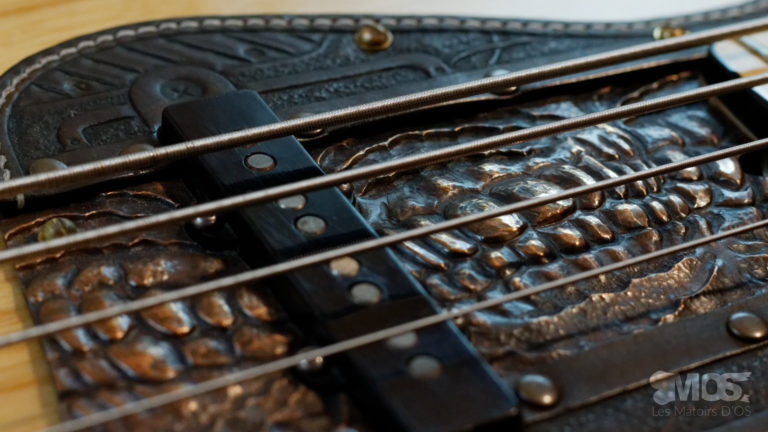 Pickgurad Fender jazz bass cuir et bronze 02