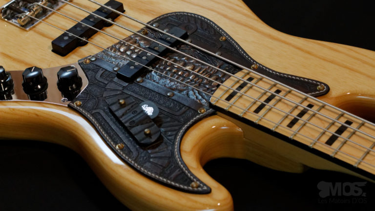 Pickgurad Fender jazz bass cuir et bronze 01